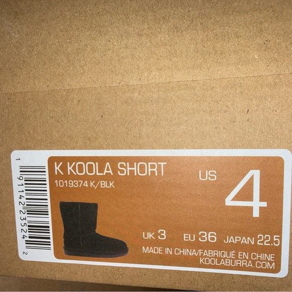 Koolaburra by UGG Girls Black Winter Suede Short Boots 
Size 4 
New In Box - Picture 7 of 7